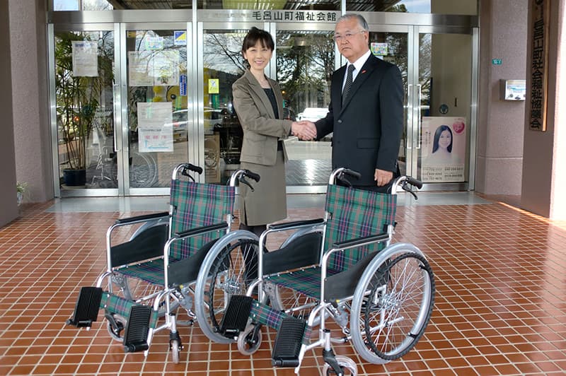 社会福祉への協力（車イス・歩行器贈呈）